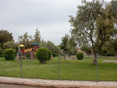 I pi� piccoli poi possono divertirsi in estrema sicurezza, con le giostrine...